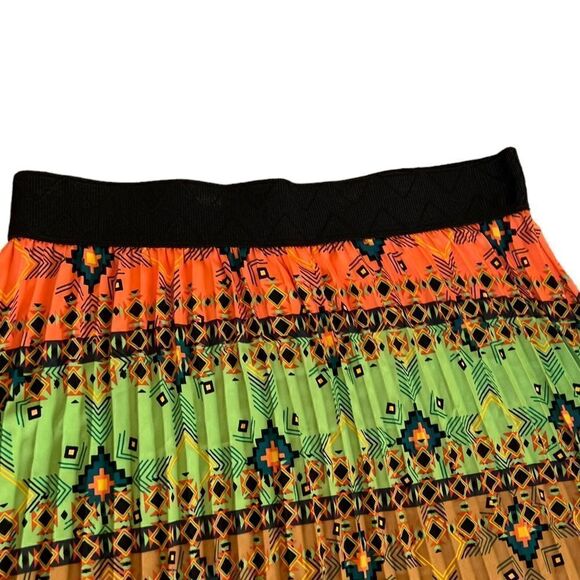 LuLaRoe Skirt Jill Accordion Pleats Size Medium - Picture 2 of 5